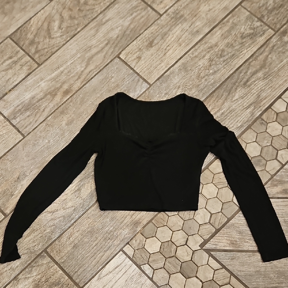 Black Long Sleeve Crop Top